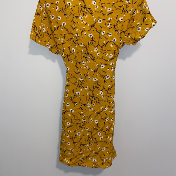 Reverse Yellow Floral Button Down Dress Large NWT - Picture 7 of 14